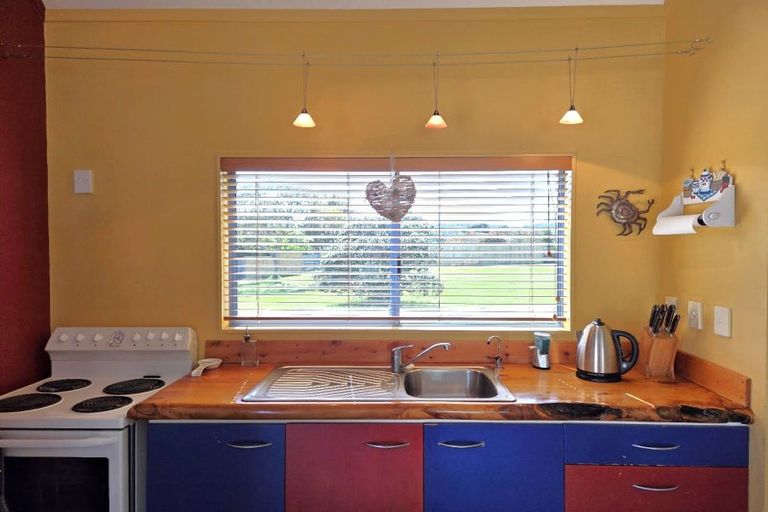 Photo of property in 135 Kowhai Avenue, Matarangi, Whitianga, 3592