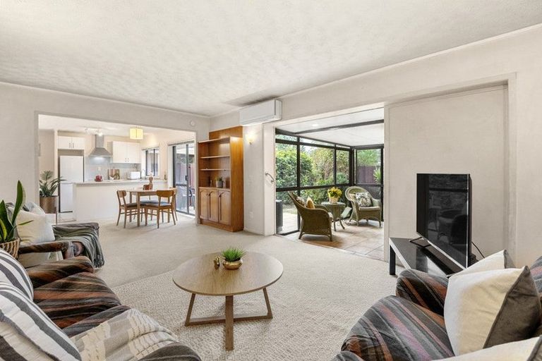 Photo of property in 2/4 Beach Road, Orewa, 0931