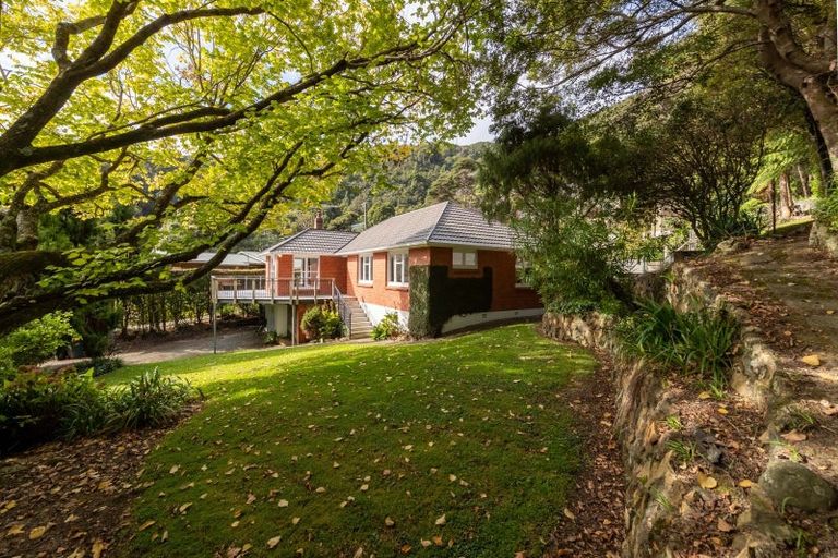 Photo of property in 231 Whites Line East, Waiwhetu, Lower Hutt, 5010