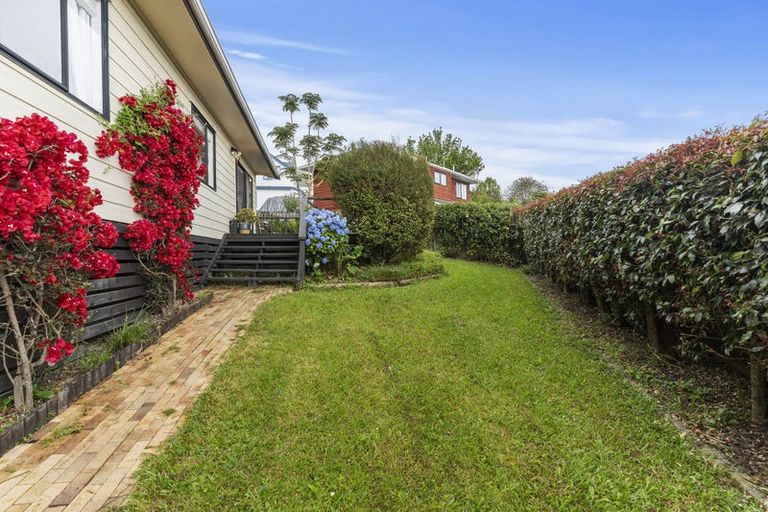 Photo of property in 2/23 Heathglen Place, Bayview, Auckland, 0629
