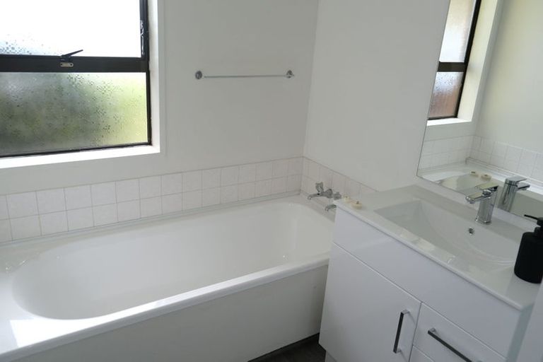 Photo of property in 2/68 Sabys Road, Halswell, Christchurch, 8025