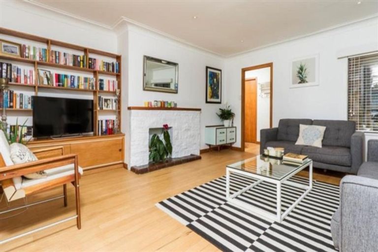 Photo of property in 33 Tui Glen Road, Birkenhead, Auckland, 0626