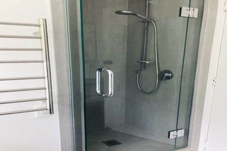 Photo of property in 1/14 Gillan Place, Bayview, Auckland, 0629