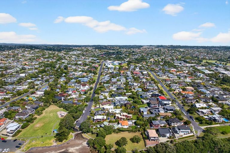 Photo of property in 1/50 Masterton Road, Rothesay Bay, Auckland, 0630