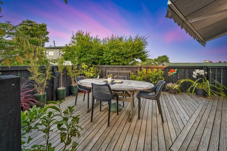 Photo of property in 5 Chevron Place, Castor Bay, Auckland, 0620