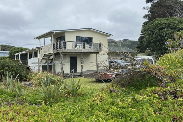 Photo of property in 12 Point Road, Mokau, 4376