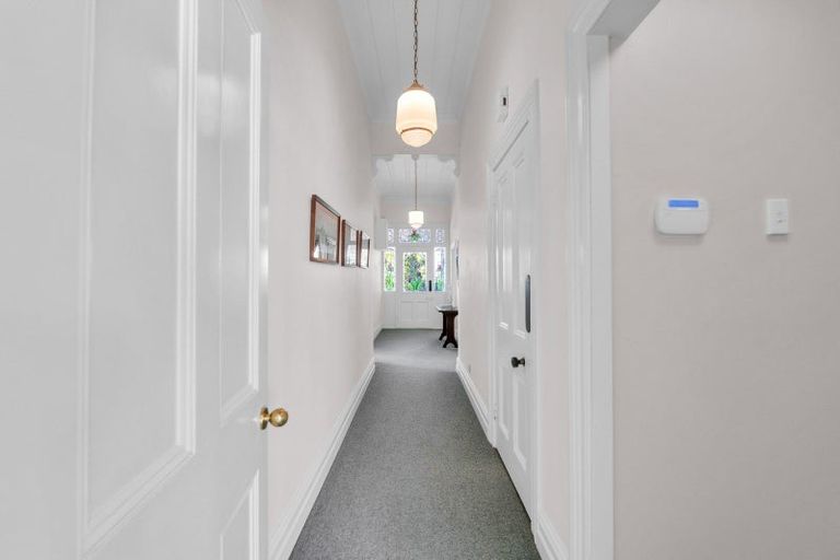 Photo of property in 568 South Road, Omata, New Plymouth, 4374