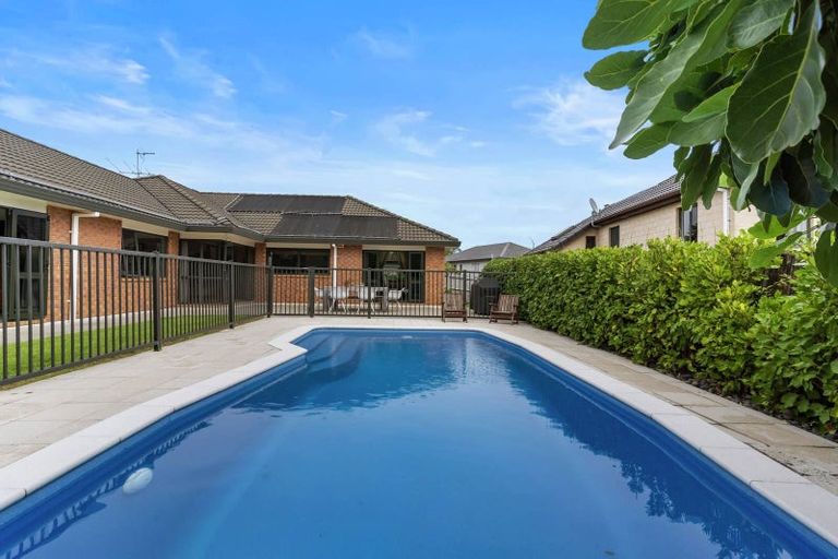 Photo of property in 36a Westerham Drive, Dannemora, Auckland, 2016