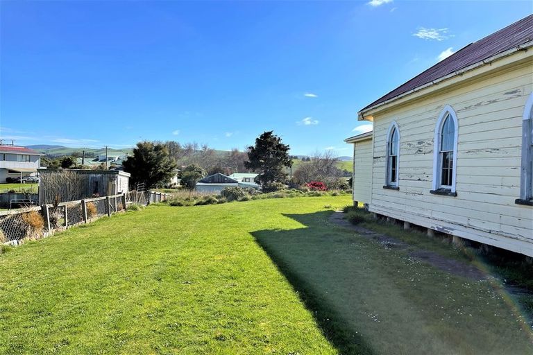 Photo of property in 35 Main Road, Owaka, 9535