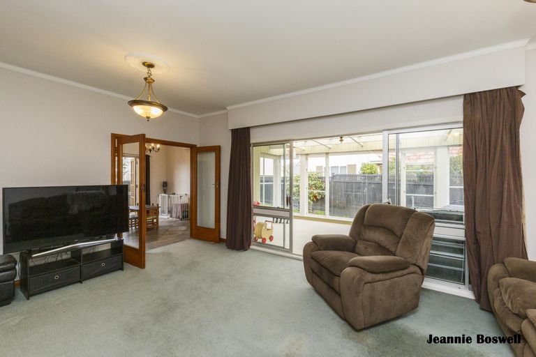 Photo of property in 9 Innes Place, Roslyn, Palmerston North, 4414