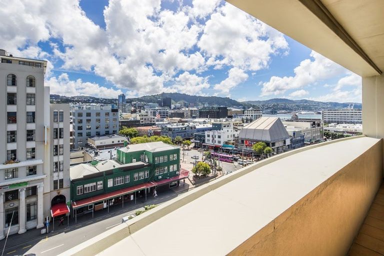 Photo of property in 17 Kent Terrace - Kent Apartments, 7e/16 Kent Terrace, Mount Victoria, Wellington, 6011