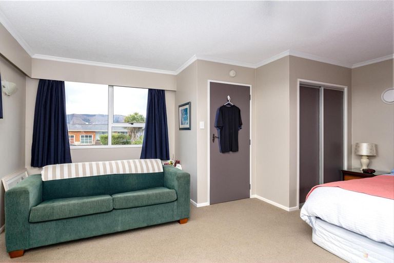 Photo of property in 20 Timaru Road, Waimate, 7924