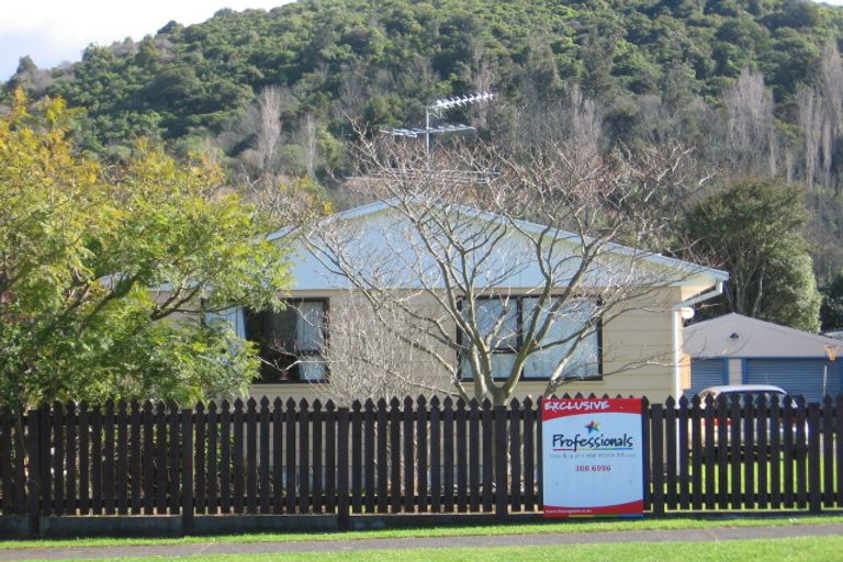 Photo of property in 19 Wakefield Street, Featherston, 5710