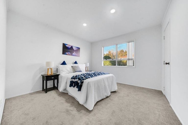 Photo of property in 8 Pukeroa Place, Papakura, 2110