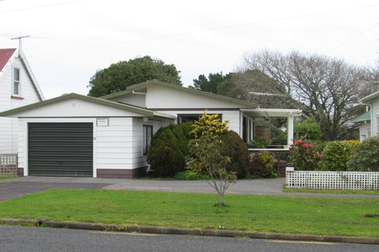 Photo of property in 15 Karaka Street, Helensville, 0800