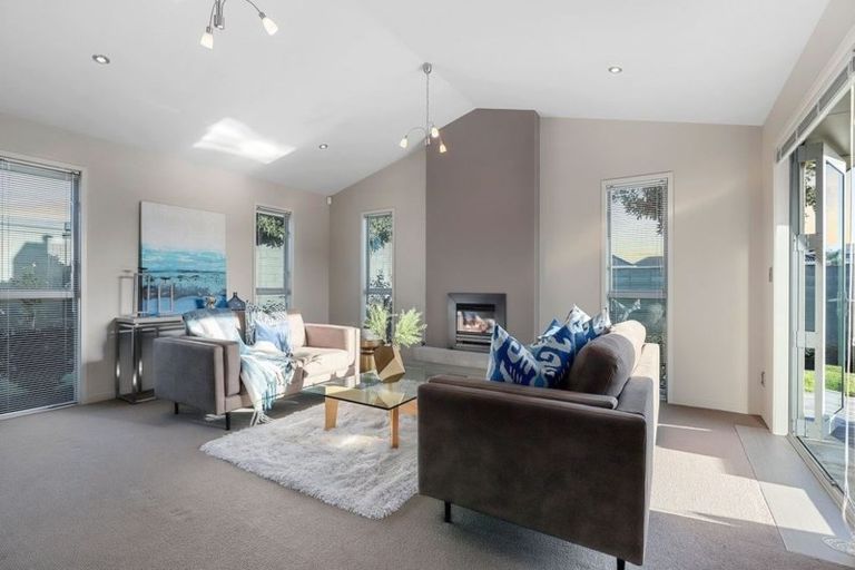 Photo of property in 1 Woodridge Drive, Stanmore Bay, Whangaparaoa, 0932