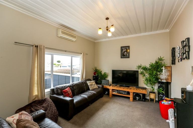 Photo of property in 1/14 Karamu Street, Strandon, New Plymouth, 4312
