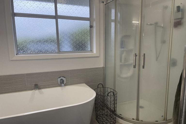 Photo of property in 11 Gerrand Place, Chedworth, Hamilton, 3210