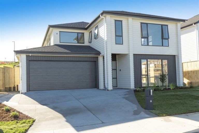 Photo of property in 104 Godfrey Drive, Orewa, 0931