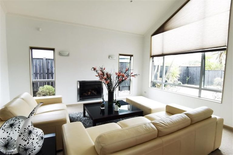 Photo of property in 51 Bronwylian Drive, Flat Bush, Auckland, 2016