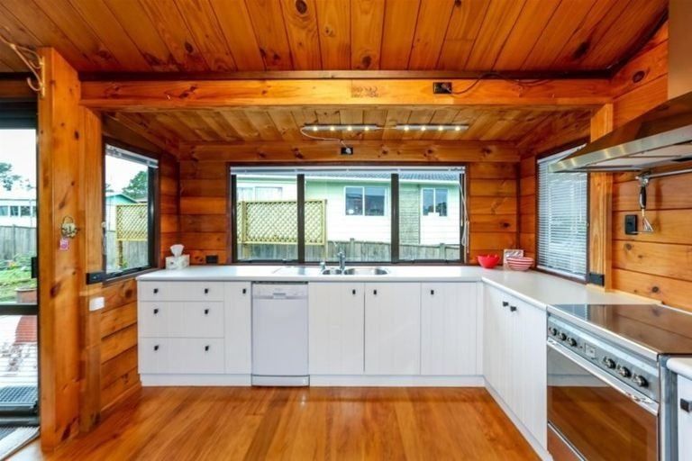 Photo of property in 15 Hickford Place, Okato, 4335