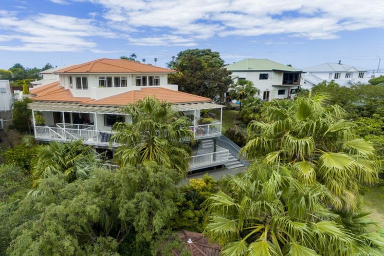 Photo of property in 8 Selwyn Road, Hospital Hill, Napier, 4110