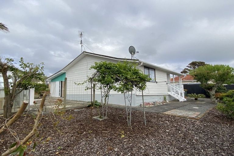 Photo of property in 1/43 Eastglen Road, Glen Eden, Auckland, 0602