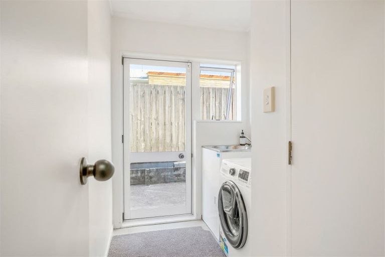 Photo of property in 1/25 Neil Avenue, Te Atatu Peninsula, Auckland, 0610