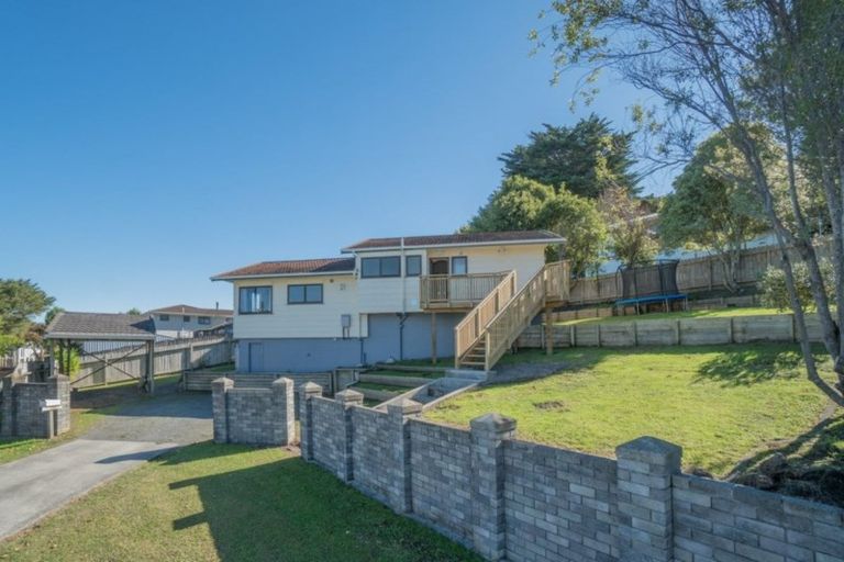 Photo of property in 11 Forster Place, West Harbour, Auckland, 0618