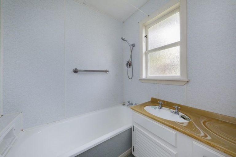 Photo of property in 14 Dorset Crescent, Hokowhitu, Palmerston North, 4410