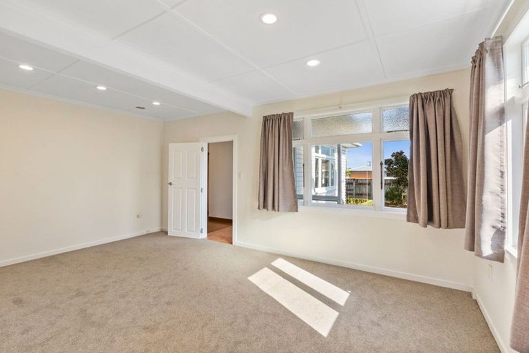 Photo of property in 43 Lismore Street, Strandon, New Plymouth, 4312