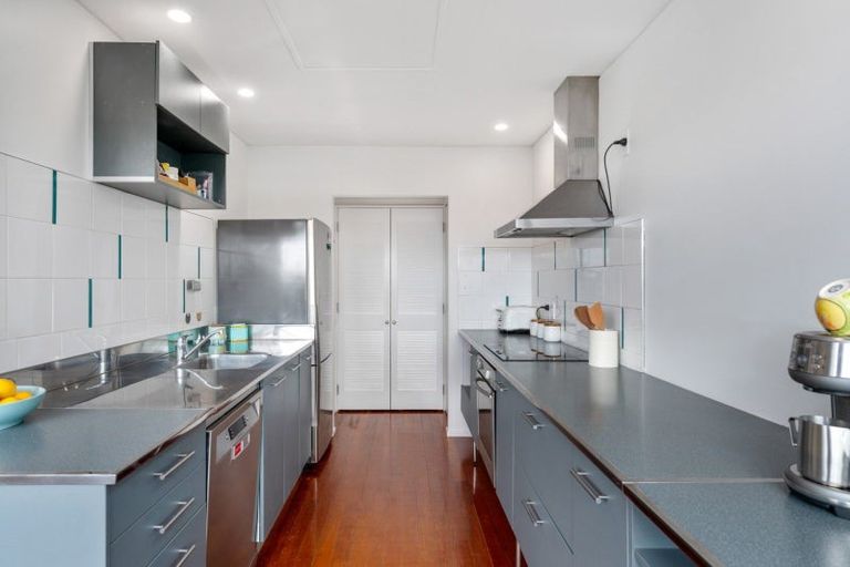 Photo of property in 28 Seaview Road, Otumoetai, Tauranga, 3110