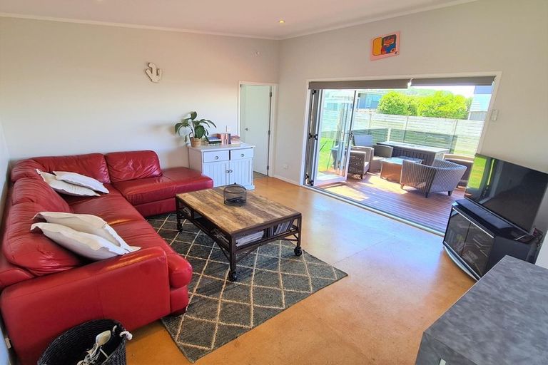 Photo of property in 106 Nikau Close, Matarangi, Whitianga, 3592