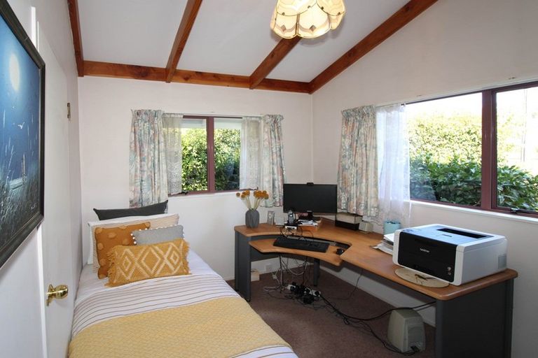 Photo of property in 30 Charles Street, Carterton, 5713