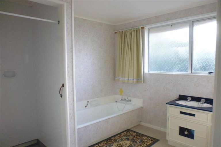 Photo of property in 6 Banksia Grove, Maungaraki, Lower Hutt, 5010