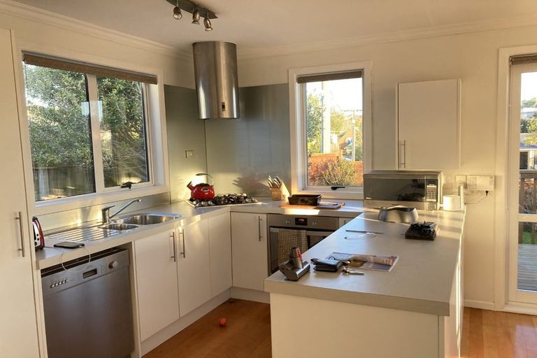 Photo of property in 1/5 Bond Crescent, Forrest Hill, Auckland, 0620