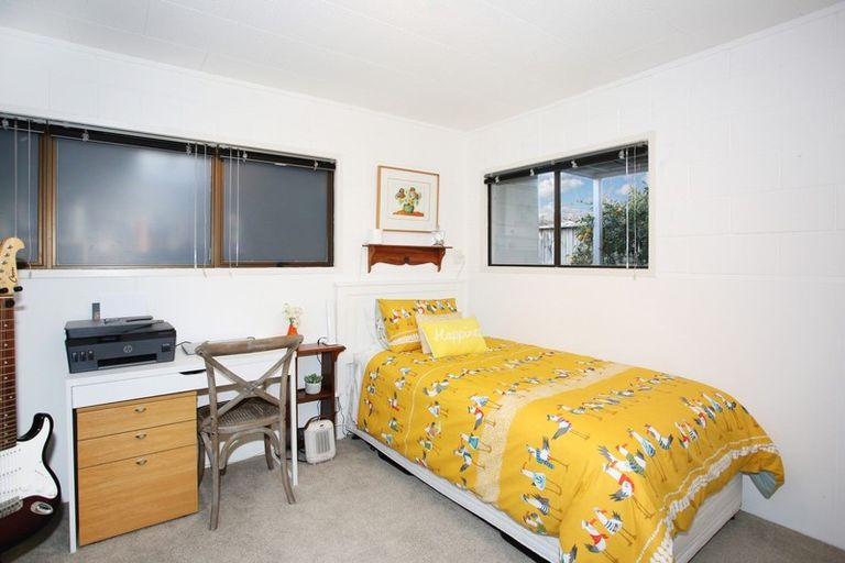 Photo of property in 8 Cottonwood Place, Kawakawa Bay, Papakura, 2585