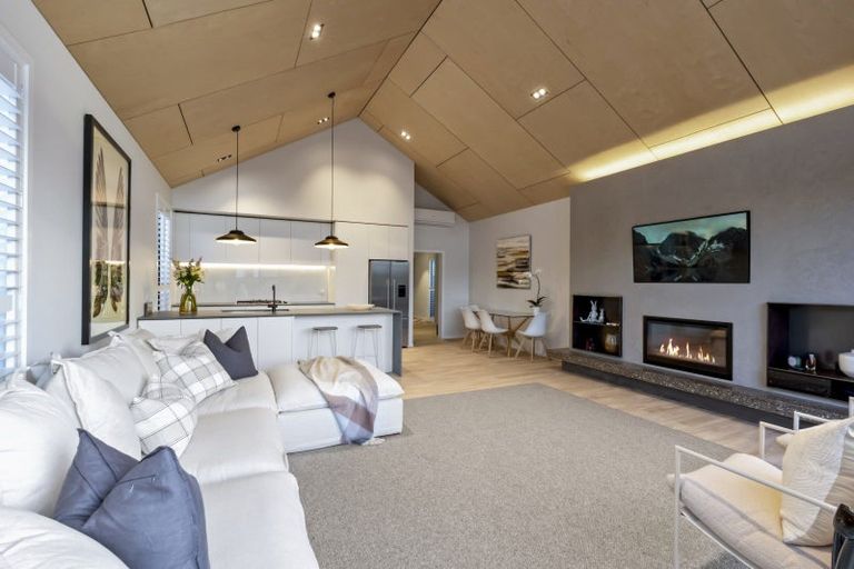 Photo of property in 8 Soudley Court, Jacks Point, Queenstown, 9371