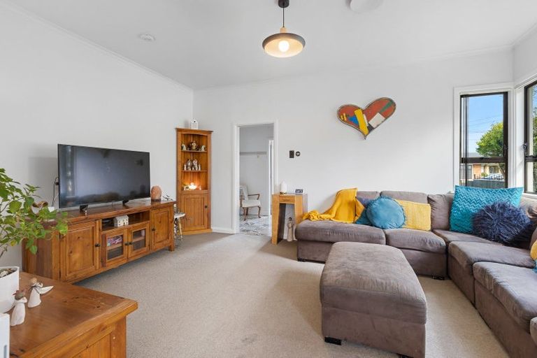 Photo of property in 123 Govett Avenue, Frankleigh Park, New Plymouth, 4310