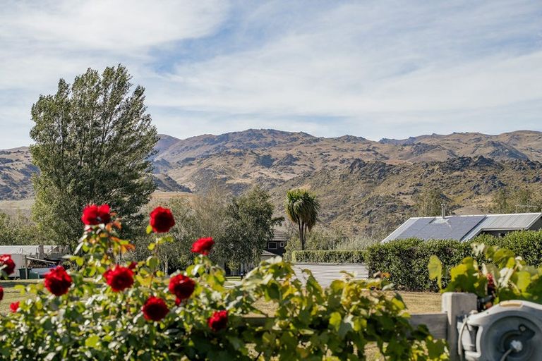 Photo of property in 54 Stratford Drive, Mount Pisa, Cromwell, 9383