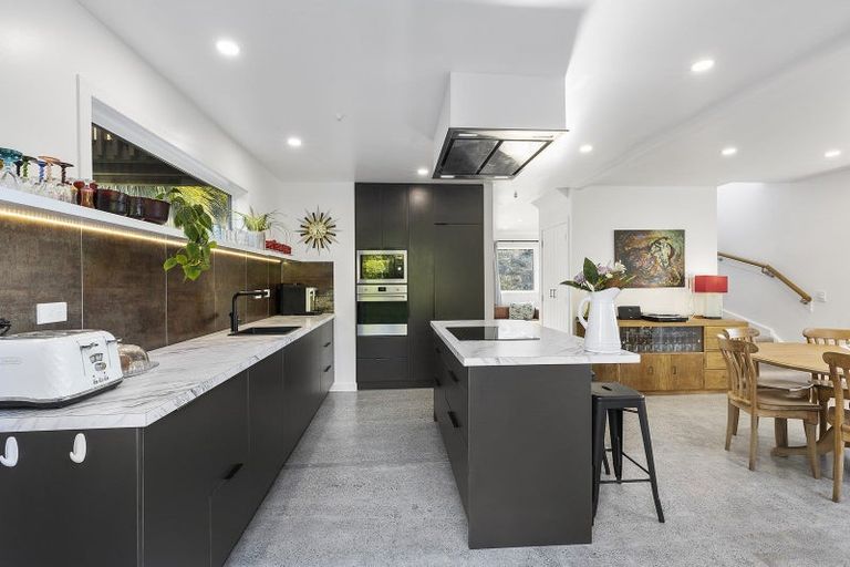 Photo of property in 3 Doris Gordon Crescent, Crofton Downs, Wellington, 6035