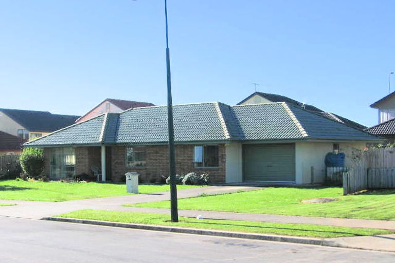 Photo of property in 21 Frank Bunce Grove, Flat Bush, Auckland, 2019