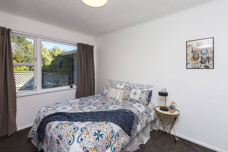 Photo of property in 39 Vista Crescent, Maoribank, Upper Hutt, 5018