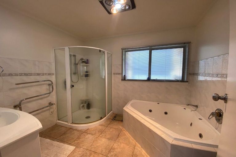 Photo of property in 11 Bexley Place, Pahurehure, Papakura, 2113