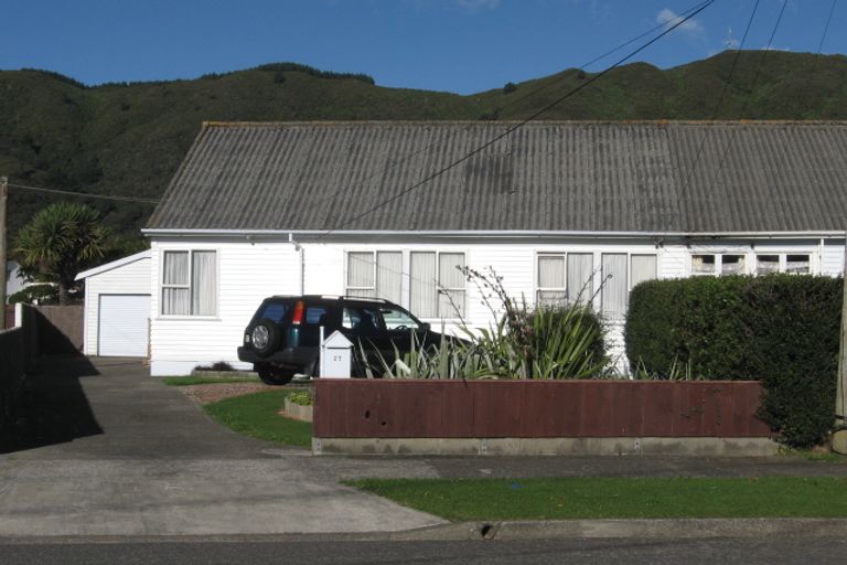 Photo of property in 27 Benge Crescent, Naenae, Lower Hutt, 5011