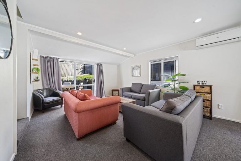 Photo of property in 27a Rotoiti Avenue, Pakuranga Heights, Auckland, 2010