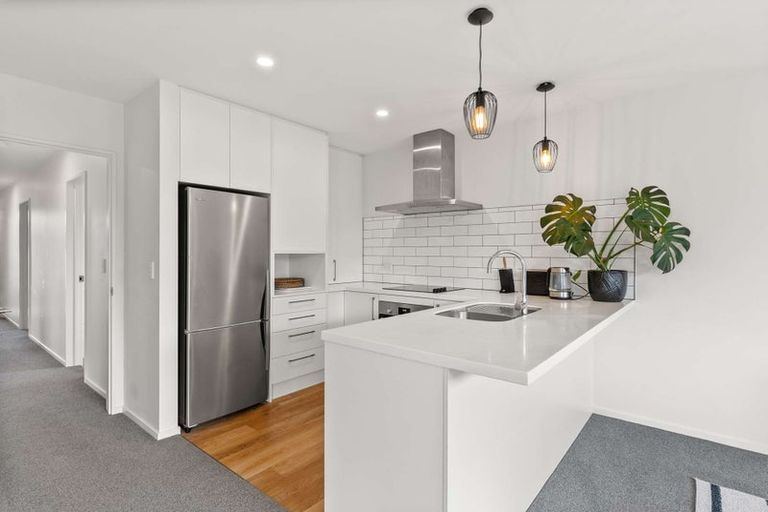 Photo of property in 12 Fairbairn Close, Halswell, Christchurch, 8025