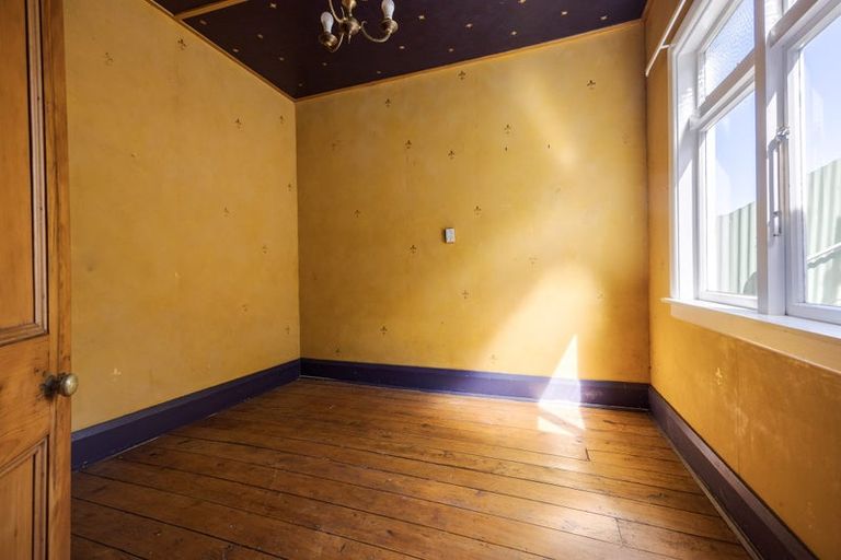 Photo of property in 12 Ticehurst Road, Lyttelton, 8082