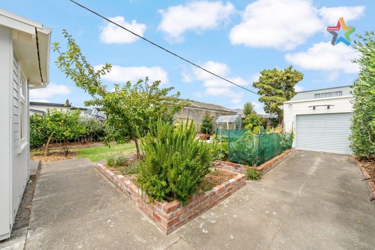 Photo of property in 9 East Street, Petone, Lower Hutt, 5012