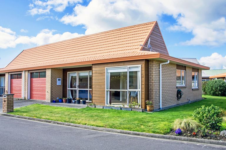 Photo of property in Holdsworth Villas, 62/2 William Donald Drive, Solway, Masterton, 5810